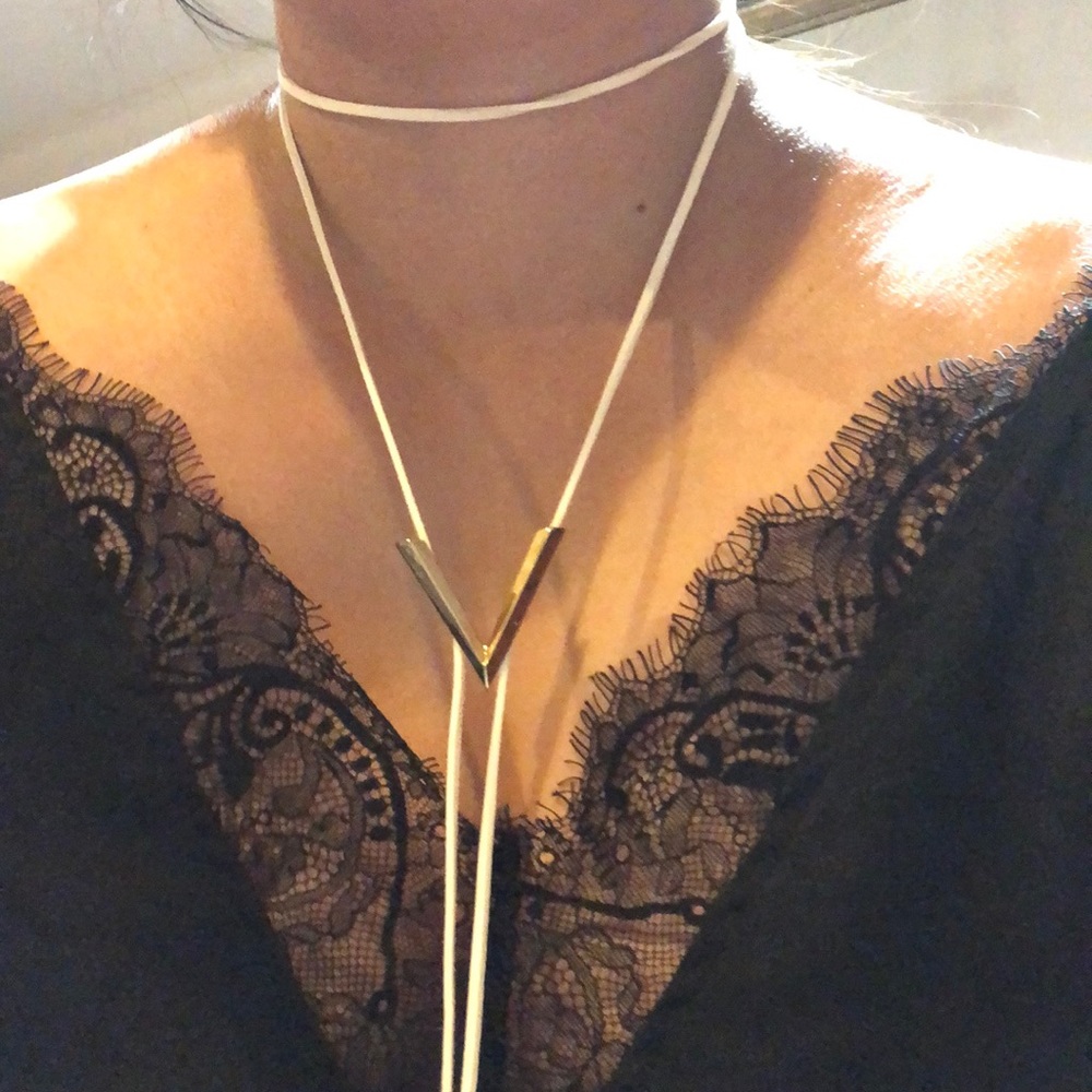 White Lariat with V closure